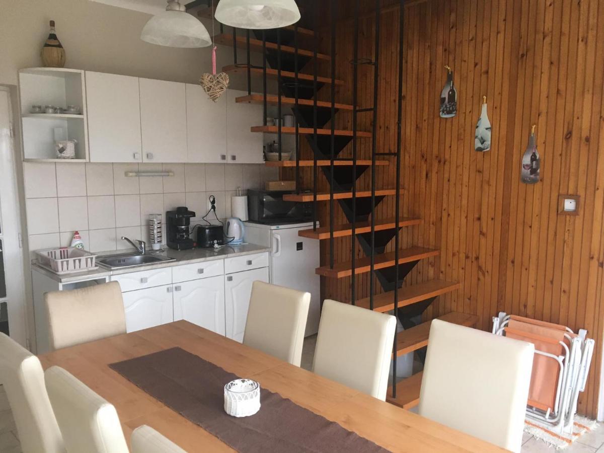 Tompos Vendeghaz Es Pince Hotell Villány Exteriör bild