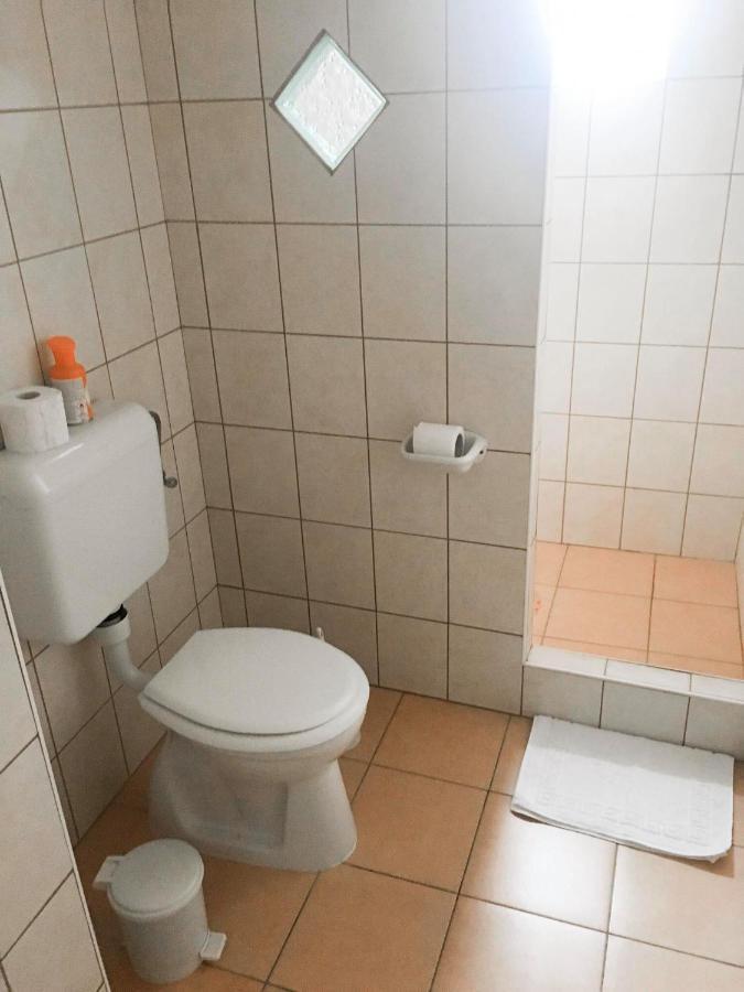 Tompos Vendeghaz Es Pince Hotell Villány Exteriör bild