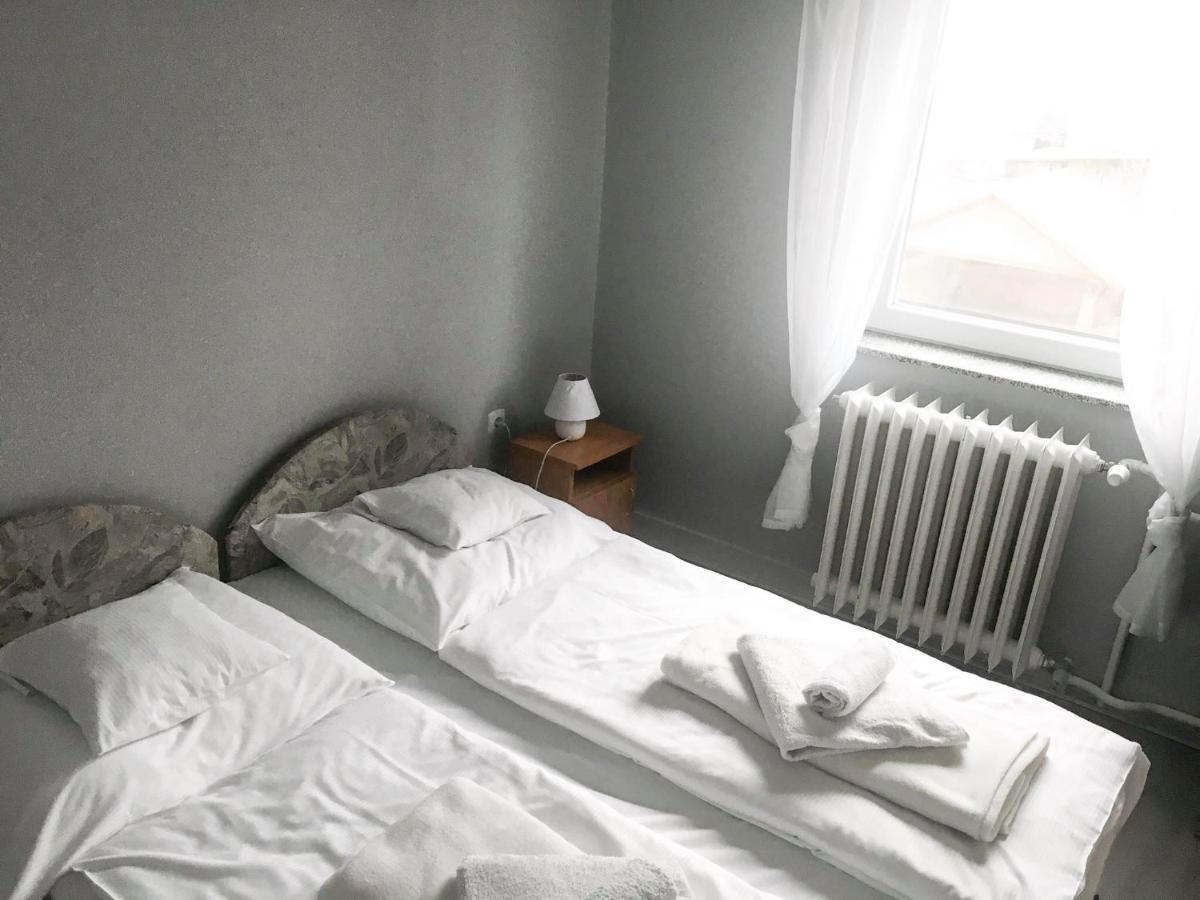 Tompos Vendeghaz Es Pince Hotell Villány Exteriör bild